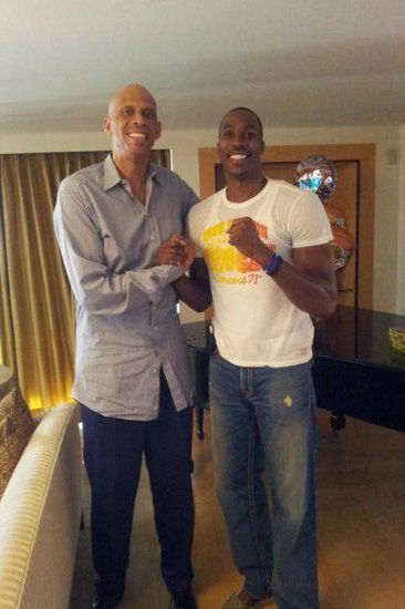 官方：因草皮养护延期导致场地未达标，悉尼vs奥克兰比赛推迟（官方通报：草皮养护延期致场地不达标，悉尼对阵奥克兰的比赛推迟举行）