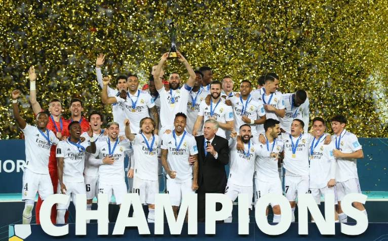 禁区爆射破门，39岁胡尔克达成生涯500球里程碑（39岁胡尔克禁区重炮得分，职业生涯进球数突破500大关）