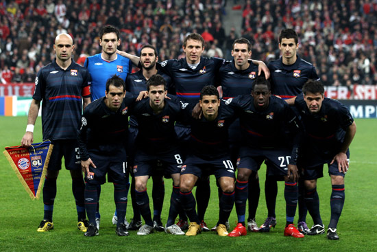 居功至伟，穆斯卡特带海港两年赢得三座奖杯（功勋卓著，穆斯卡特执教海港两年夺三冠）