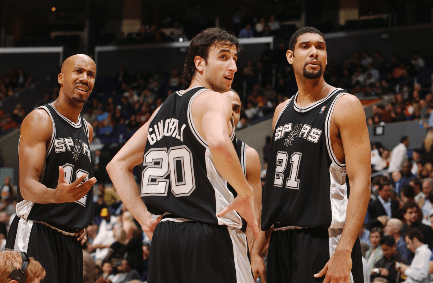 记者：切尔西前锋布罗亚接近永久转会伯恩利（记者：布罗亚接近以永久转会从切尔西加盟伯恩利）