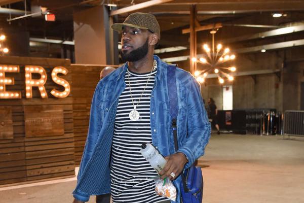 法兰克福主帅：因头球输比赛令人懊恼，遗憾上半场没进第二球（法兰克福主帅：头球失守令人懊恼，遗憾半场未能再下一城）