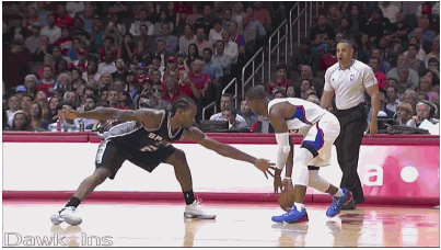 詹姆斯：斯玛特上场后的防守策略（詹姆斯解析斯玛特登场后的防守对策）