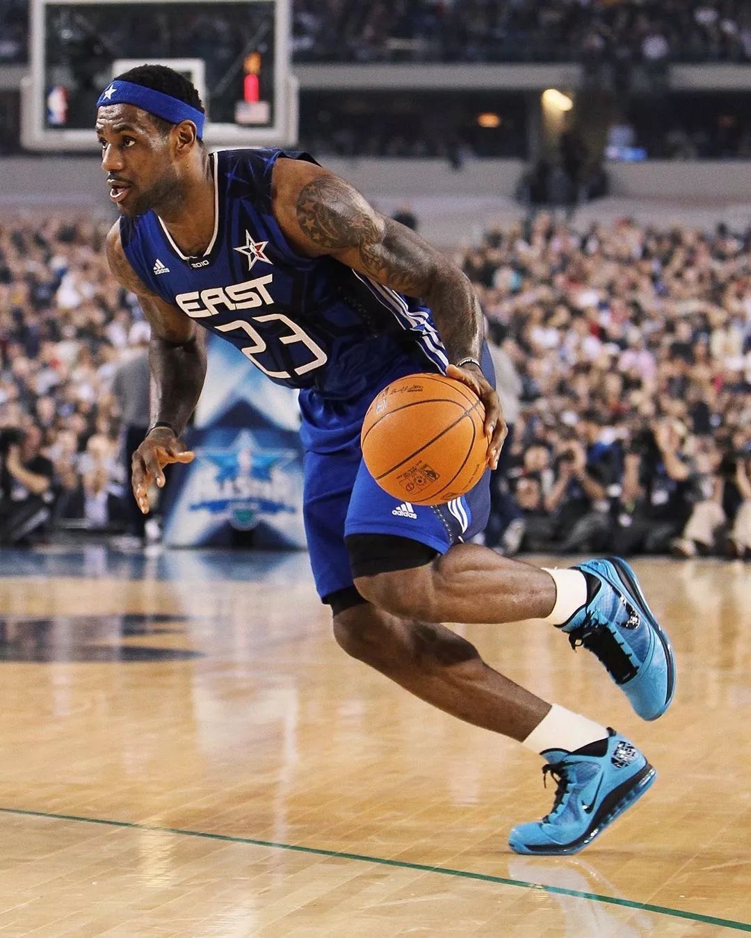 库里谈33次助攻：证明了我们的打磨成果，两套体系发挥作用（库里：33次助攻彰显磨合成效，两套体系同时发力）