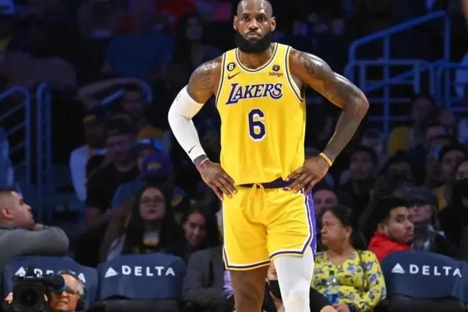 跟队记者：迈尼昂看起来不会续约，但阿莱格里仍在试图说服他（队记：迈尼昂续约前景不乐观，阿莱格里仍在努力说服他）