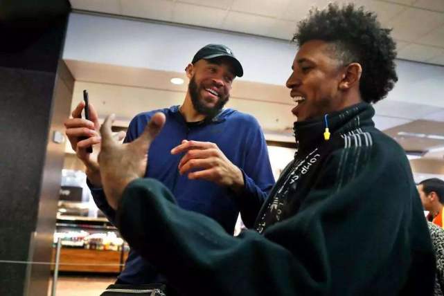 国脚连续助攻，带动全队节奏（国脚连送助攻，盘活全队节奏）