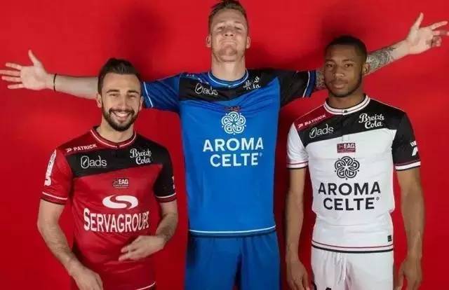 成都刮起“法国旋风” “眼镜侠”勒布伦兄弟闪耀混团世界杯（成都掀起“法国热”，“眼镜侠”勒布伦兄弟惊艳混合团体世界杯）