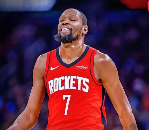 比利亚雷亚尔3-2皇家社会，莫莱罗梅开二度，阿约塞-佩雷斯建功（比利亚雷亚尔3-2力克皇家社会：莫莱罗双响，阿约塞-佩雷斯破门）