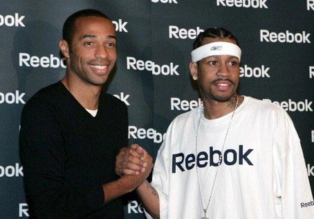 球队攻守转换加速，对手难以适应（攻防转换提速，令对手难以招架）