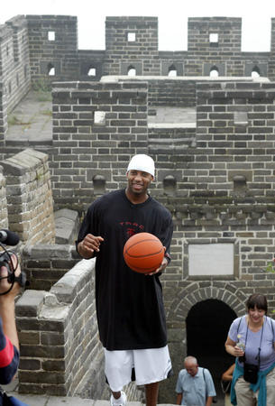 国足大换血！邵佳一破格提拔3大新星， 球迷：比归化球员强多了！（国足阵容大调整！邵佳一破格召入三大新星，球迷：实力不逊归化球员）